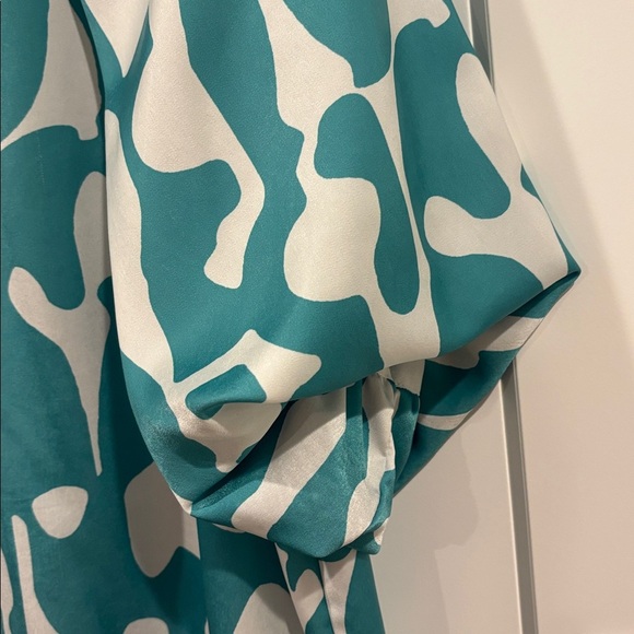 Umgee Womens Puff Sleeve Blouse 1X - Picture 4 of 6